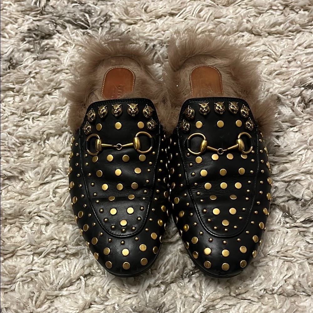 Gucci Princetown studded leather and lamb fur slides. Black. Size 37. Pre-owned.